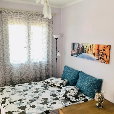 Sunny And Central In Apartment
